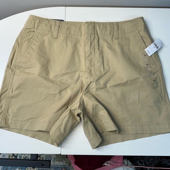 NWT Gap 4" Women’s Downtown Khaki Shorts Sz 10 Beige Mid Rise Stretch - Picture 1 of 10